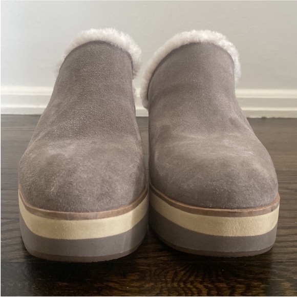 Bernardo Sky Suede Shearling Clogs Mules in Dusk - Picture 5 of 9